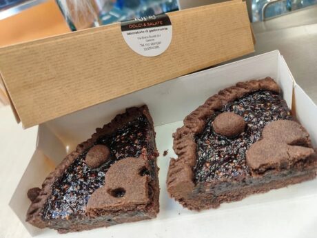 Torte-Frolla-al-Cioccolato-con-Confettura-di-Lamponi-Fette